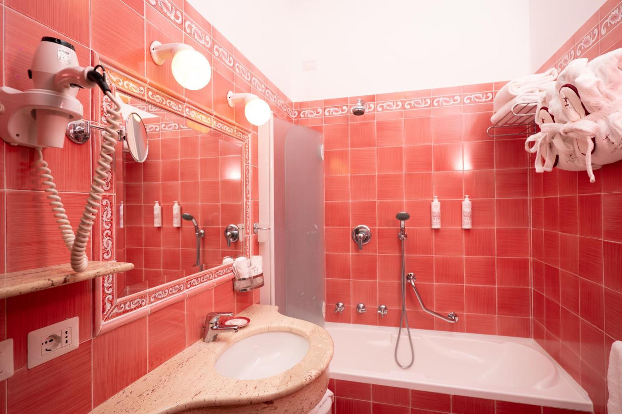 Poseidon Hotel 4*